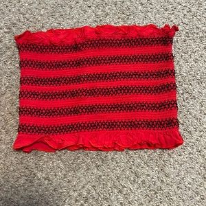 Red and black tube top🤍